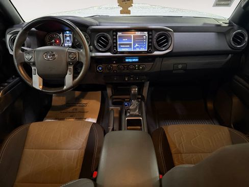 Used 2022 Toyota Tacoma TRD Sport AWD/4WD image 17