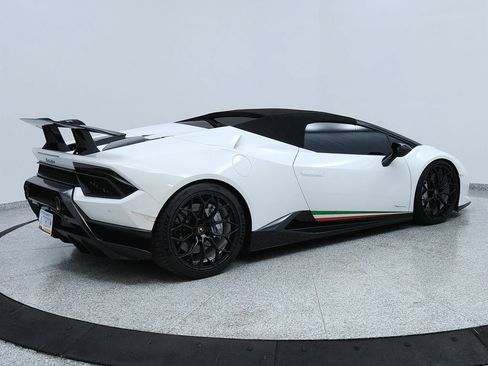 Used 2019 Lamborghini Huracan Performante image 5