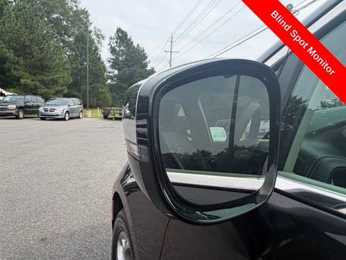 Used 2023 Chrysler Pacifica Limited FWD image 8