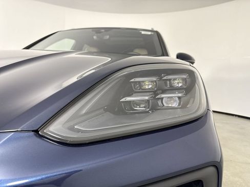 Certified 2026 Porsche Cayenne AWD/4WD image 11