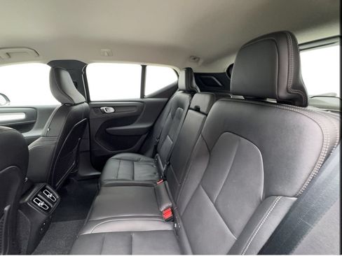 Used 2021 Volvo XC40 T5 Momentum w/ Premium Package AWD/4WD image 24