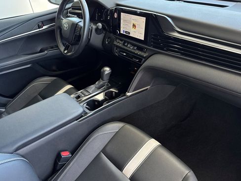 Used 2025 Toyota Camry SE FWD image 18