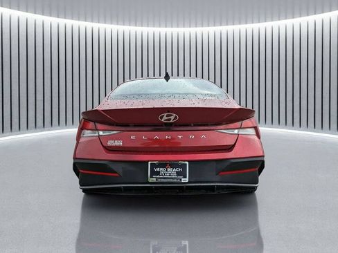 Used 2024 Hyundai Elantra SEL FWD image 5