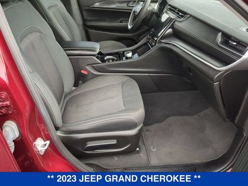 Used 2023 Jeep Grand Cherokee Laredo AWD/4WD image 21