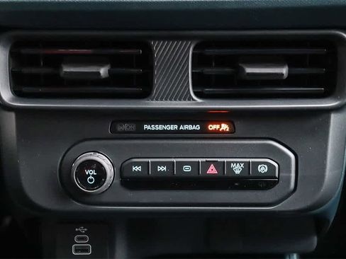 New 2025 Ford Maverick XL image 14