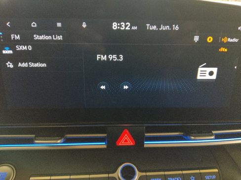 Used 2024 Hyundai Elantra SEL FWD image 25