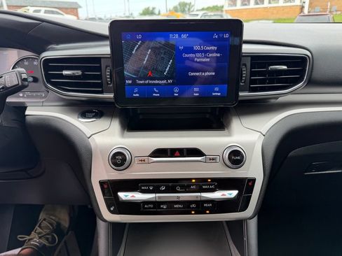 Used 2022 Ford Explorer XLT w/ Equipment Group 202A AWD/4WD image 8
