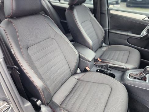 Used 2012 Volkswagen Jetta GLI Autobahn FWD image 29