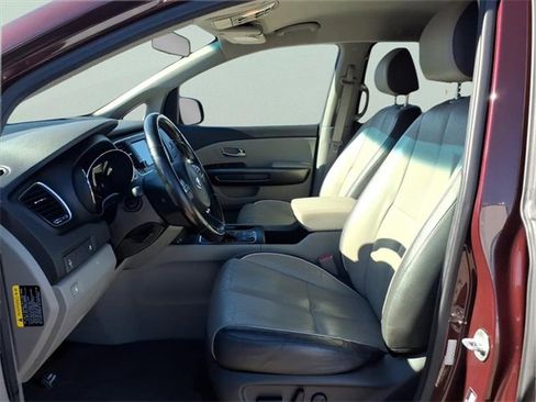 Used 2017 Kia Sedona LX w/ LX Essentials Premium Package image 26