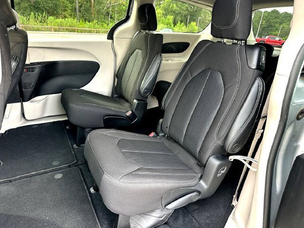 Used 2023 Chrysler Voyager LX FWD image 18