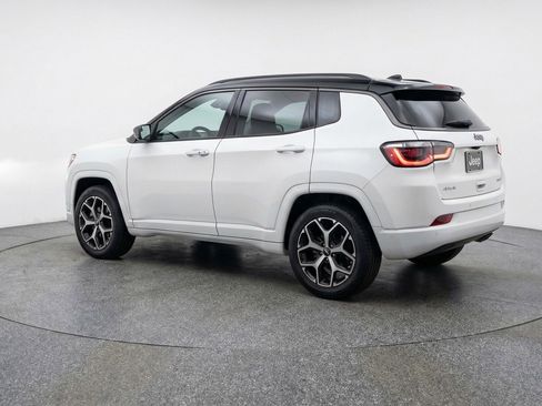 Used 2025 Jeep Compass Limited image 6