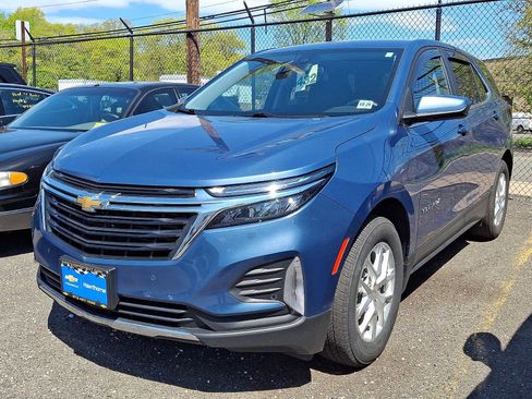 Used 2024 Chevrolet Equinox LT w/ LPO, Floor Liner Package AWD/4WD image 2