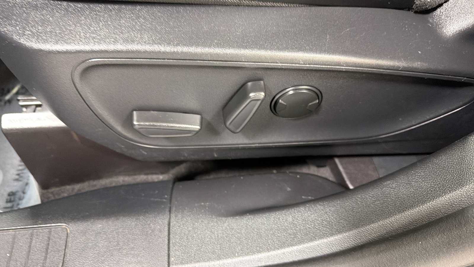 Used 2025 Ford Escape ST-Line Select AWD/4WD image 14
