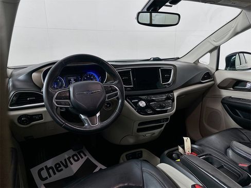 Used 2018 Chrysler Pacifica Touring-L w/ Premium Audio Group image 21
