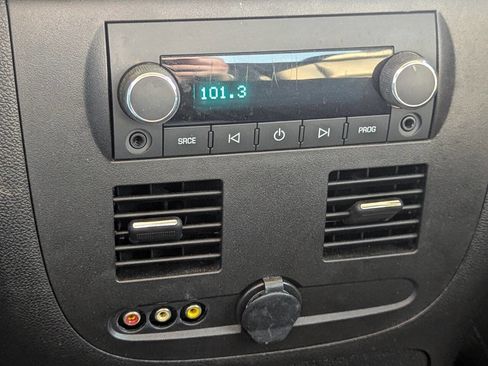 Used 2013 Chevrolet Avalanche LTZ image 30