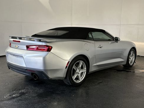 Used 2018 Chevrolet Camaro LT RWD image 8