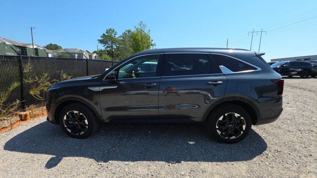 Used 2024 Kia Sorento S AWD/4WD image 3