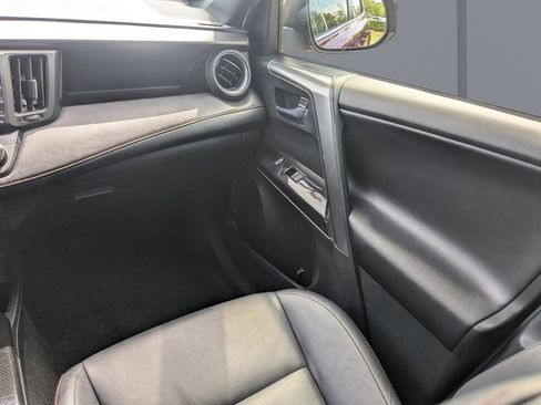 Used 2018 Toyota RAV4 SE w/ Power Extra Value Package image 18