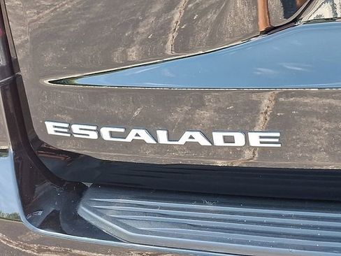 Used 2023 Cadillac Escalade ESV Premium Luxury image 33