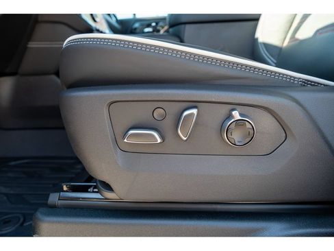 New 2026 GMC Yukon AT4 Ultimate w/ LPO, Floor Liner Package AWD/4WD image 15