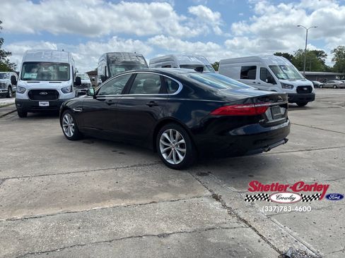 Used 2018 Jaguar XF Premium RWD image 11