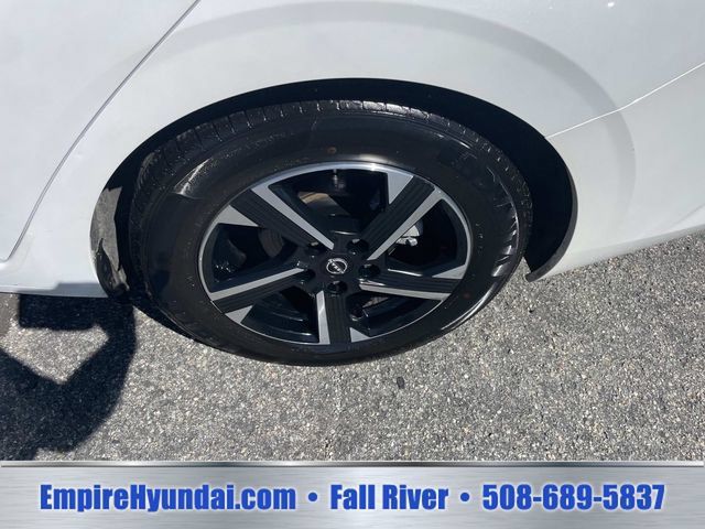 Used 2024 Nissan Sentra SV FWD image 13