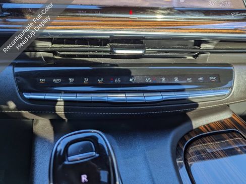 Used 2022 Cadillac Escalade Premium Luxury RWD image 26