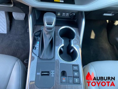 Used 2023 Toyota Highlander Platinum AWD/4WD image 49