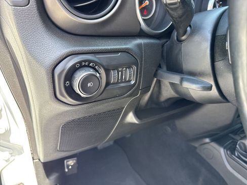 Used 2019 Jeep Wrangler Sport AWD/4WD image 13