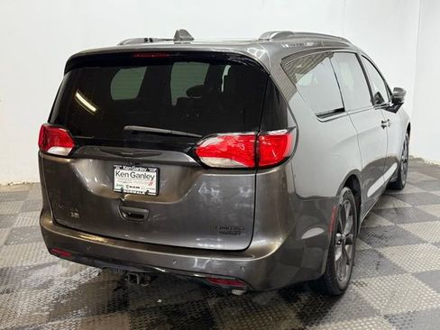 Used 2020 Chrysler Pacifica Limited image 11