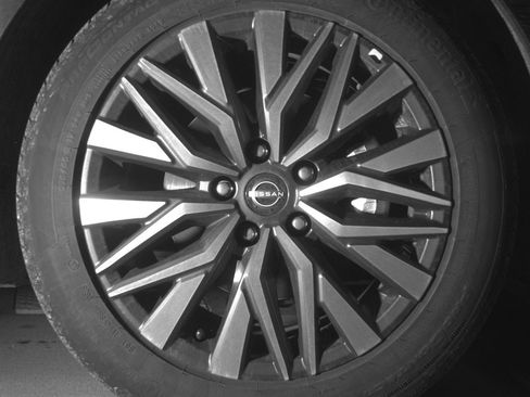 Used 2025 Nissan Altima 2.5 SV FWD image 13