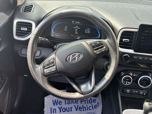 Certified 2025 Hyundai Venue Limited FWD image 13
