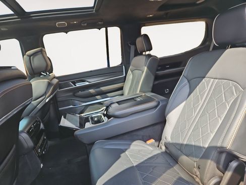 Used 2024 Jeep Grand Wagoneer Series III w/ Quick Order Packagew 28T image 13