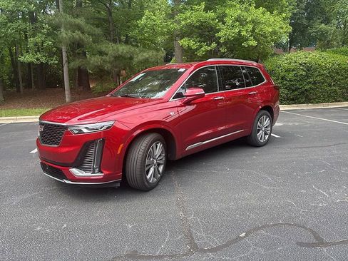 Used 2024 Cadillac XT6 Premium Luxury w/ Technology Package FWD image 3
