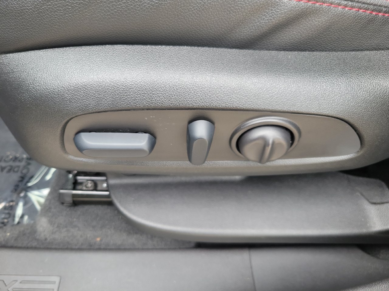 Certified 2024 Chevrolet Equinox RS FWD image 18