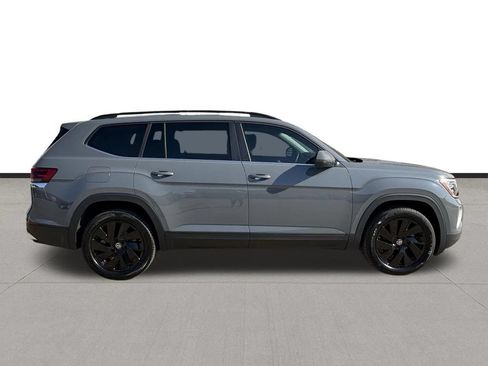 Used 2025 Volkswagen Atlas SE FWD image 4
