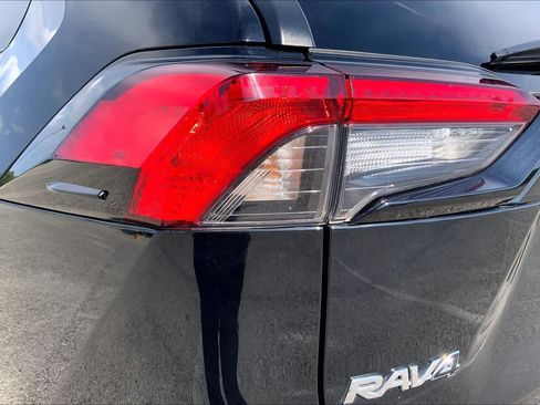 Used 2025 Toyota RAV4 XLE FWD image 28
