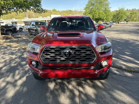 Used 2021 Toyota Tacoma TRD Sport w/ Technology Package image 2