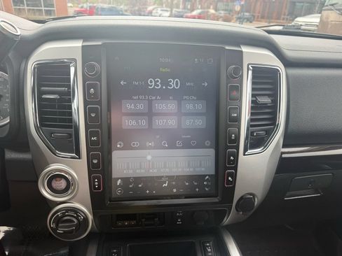 Used 2017 Nissan Titan SV AWD/4WD image 18