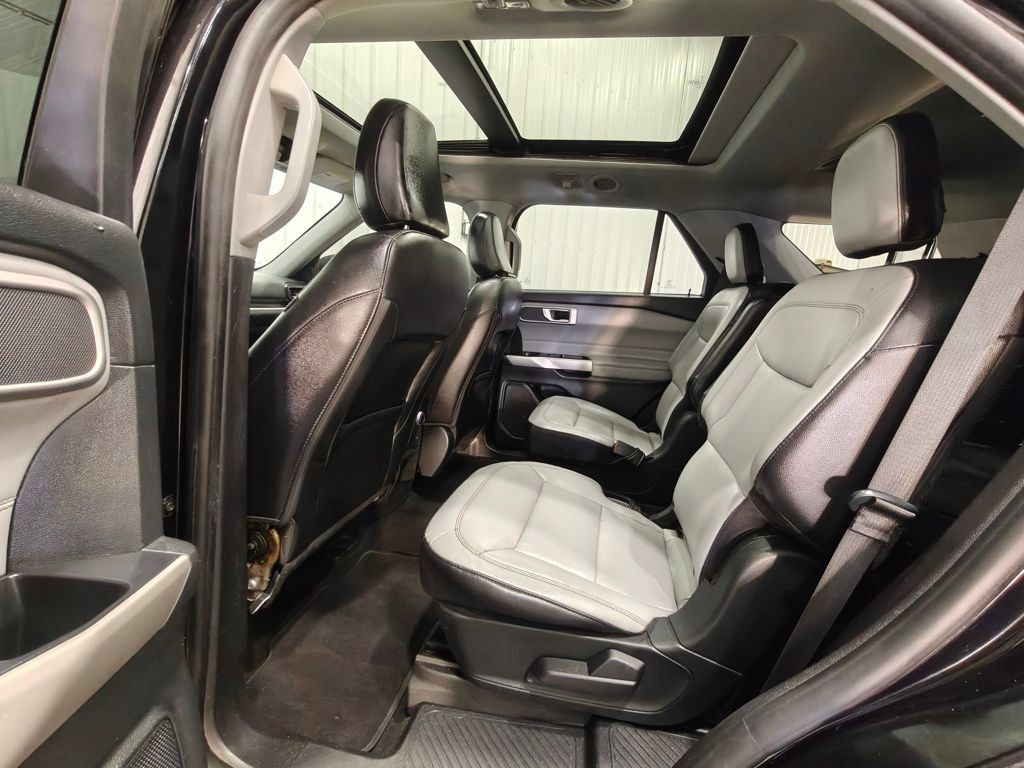 Used 2021 Ford Explorer XLT w/ Equipment Group 202A AWD/4WD image 30