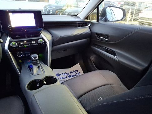 Used 2023 Toyota Venza LE image 16