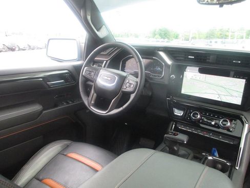 Used 2024 GMC Sierra 1500 AT4 w/ Technology Package AWD/4WD image 29