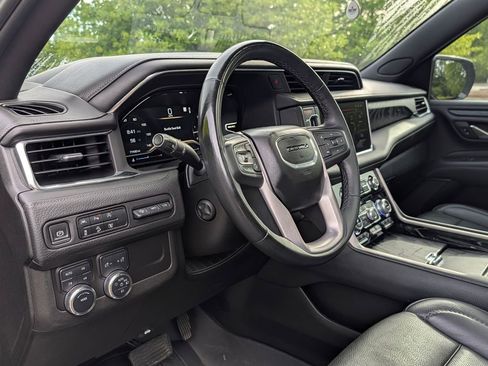Used 2023 GMC Yukon XL Denali AWD/4WD image 4