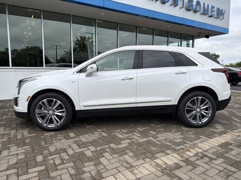 Used 2025 Cadillac XT5 Premium Luxury AWD/4WD image 2