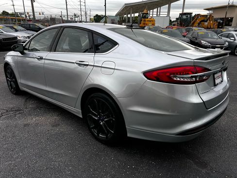 Used 2018 Ford Fusion SE w/ Equipment Group 201A image 3