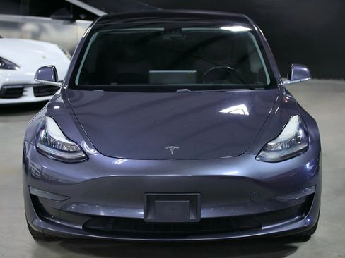 Used 2019 Tesla Model 3 Standard Range Plus image 4