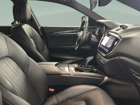 Used 2021 Maserati Ghibli RWD image 32