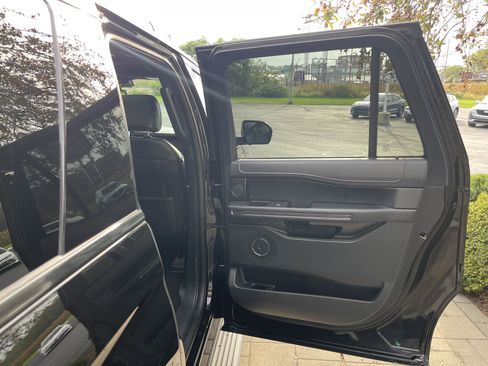 Used 2022 Ford Expedition Max Limited image 26