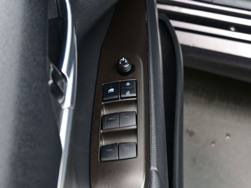 Used 2022 Toyota Camry SE FWD image 10