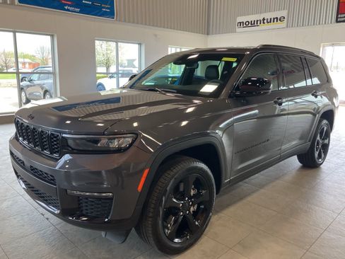 Used 2024 Jeep Grand Cherokee L Limited w/ Black Appearance Package AWD/4WD image 1
